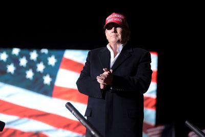Donald Trump Body Double Rumours: Netizens Claim 'That's Not Trump' After He Appears With Darker Hair