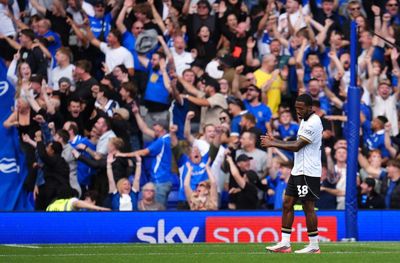 Armstrong spurns golden chance to win derby as Birmingham and Wolves draw
