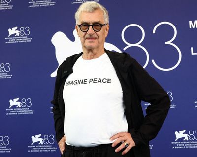 Wim Wenders clarifies that he does not believe film-makers should stay out of politics