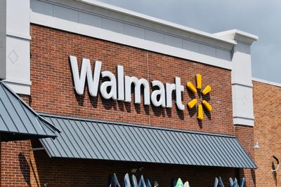 7 Things Walmart Shoppers Need to Know About Its New Tap to Pay Rollout