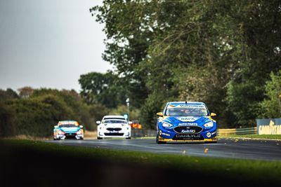 BTCC Croft: Sublime Sutton wins on hard tyres