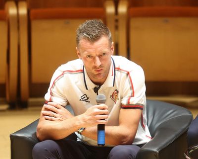 Jamie Vardy takes party to Burnley after signing deal with Championship strugglers