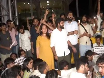 ABVP members enter MCD office to stage dharna; detained for protesting over Satya Niketan building collapse