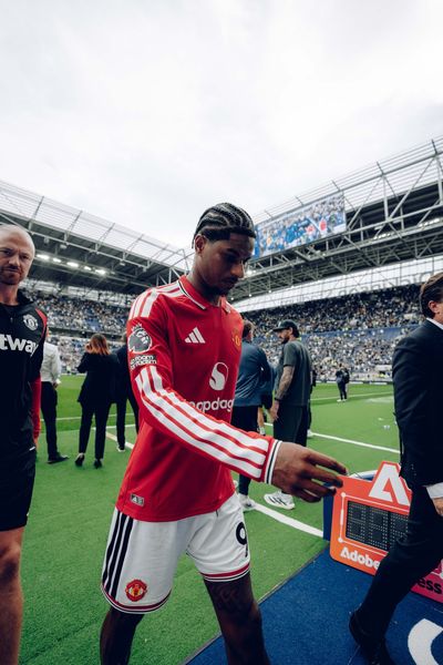 Manchester United dealt new injury worry as Michael Carrick forced into substitution