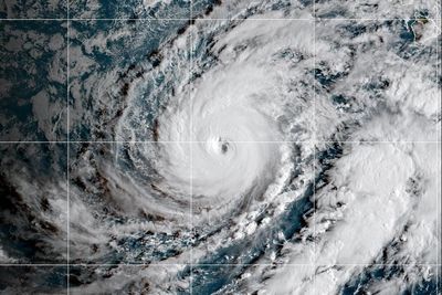 Hurricane Lowell: Hawaii residents issued warning as Category 3 storm could cause floods and mudslides