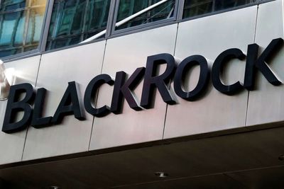 BlackRock to JPMorgan bet on EM as turmoil seizes global bonds