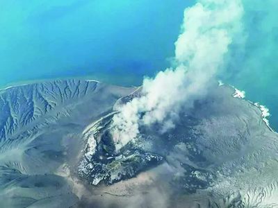 Eight Indonesian airports remain shut due to volcanic ash from Anak Krakatau