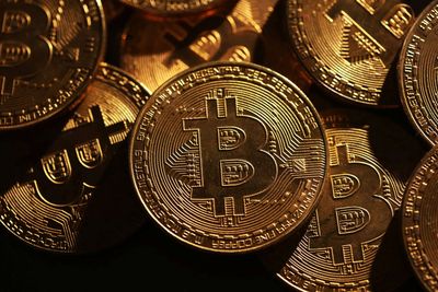Bitcoin near $80,000, Ethereum at $2,500 as crypto market absorbs U.S. rate expectations