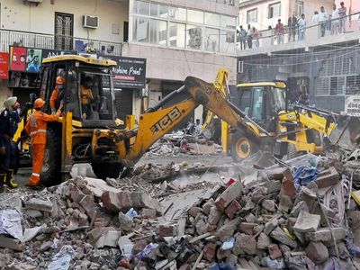 Satya Niketan building collapse most unfortunate; MCD, DU responsible too: Delhi HC