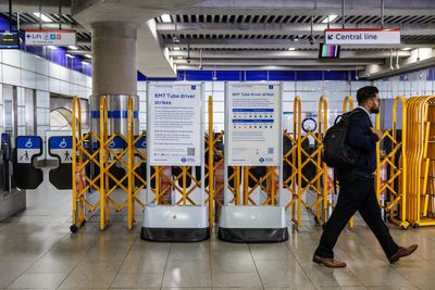 Tube strike fears as 'militant' RMT union issue deadline to London transport chiefs over four-day week row