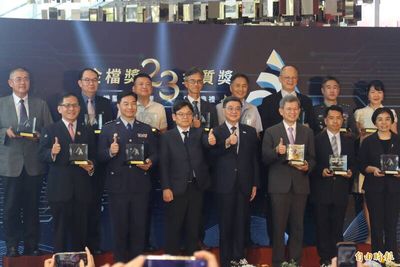 台大實驗林管理處等13機關獲「金檔獎」 卓揆親臨頒獎