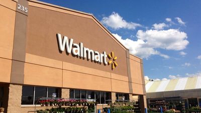 4 children were found trapped inside a 99 degree hot car in Alabama Walmart parking lot. Then their mother was released on $4,000 bond