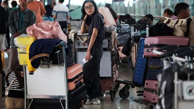 Indonésie: les aéroports toujours bloqués par l'éruption du volcan Anak Krakatoa