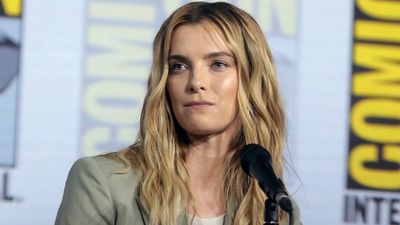 Betty Gilpin bags first Emmy for ‘Widow’s Bay’ and urged fellow artists to ‘lean towards Sam Shepard, and less toward Sam Altman’