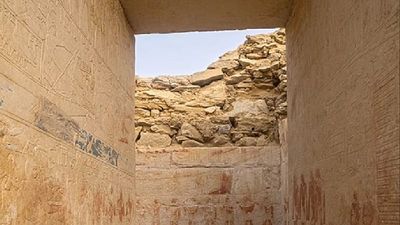 Spanish archaeologists find 4,400-year-old tomb in Egypt with original colours intact