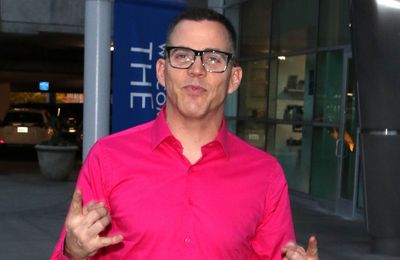 Steve-O installs X-rated decoration for new swimming pool