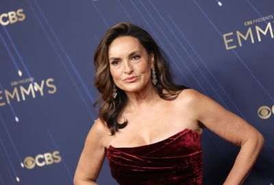 The safest Emmys host yet