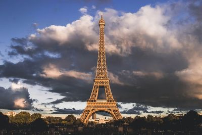Protest Erupts as Women Staff at Eiffel Tower Were 'Asked To Leave' So Men Could Serve Hindu Guests Instead