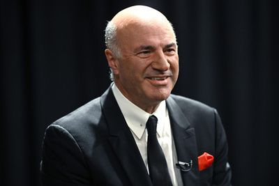 Kevin O'Leary says Steve Jobs taught him to focus on 3 things a day—and small talk or a family phone call is just noise getting in the way