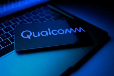 Qualcomm strikes AI chip deal with Amazon, offers right to buy about $4 billion in stock