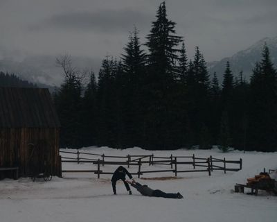 Company review – Casey Affleck entertains us with creepy campfire tales