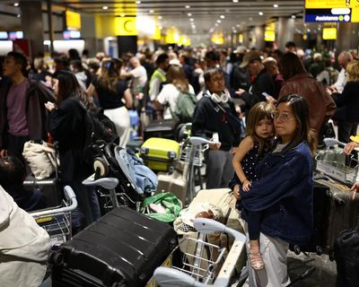 Air traffic control boss has one week to deliver investigation into glitch, No 10 says, as UK flight cancellations top 2,000 – as it happened