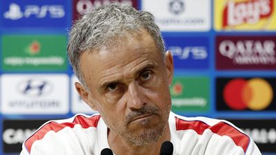 PSG boss Enrique urges squad to forget about past Champions League triumphs