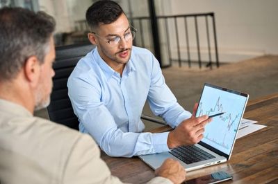 7 Things to Check Before Trusting an Investment Advisor You Found Online