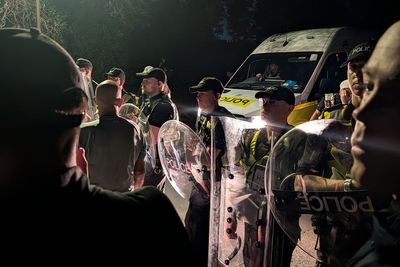 Blundering Portsmouth protesters mistake Pakistani cricket team for migrants
