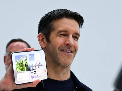 'Apple enters late but sets the rules': A $1,999 bet on the foldable market with iPhone Duo