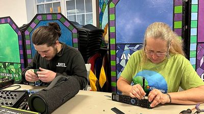 Right to repair: Spare parts and services price Europeans out of fixing their gadgets
