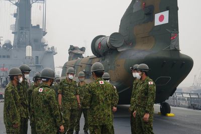Japan sends military helicopters to Indonesia to fight Borneo wildfires