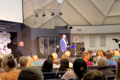 Woman Accuses Pastor of Abuse at 16, He Confesses and Congregation Rushes to Hug Him Instead