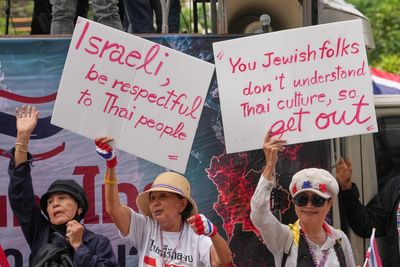 Hundreds rally at Israeli embassy in Bangkok to demand foreigners respect Thai laws