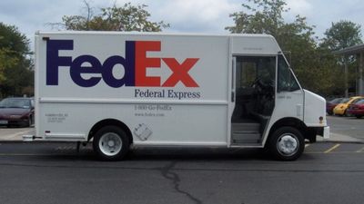 A Texas family’s $17,400 gold shipment vanished after someone allegedly used fake ID to claim it. Then detectives found more thefts