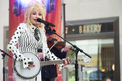 Dolly Parton’s sister reveals why family hasn’t shared cancer diagnosis