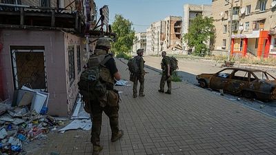 Ukrainian counteroffensive pushes back Russian forces near Lyman, Russian military bloggers say