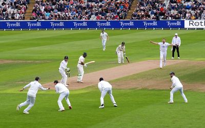England bat Pakistan out of third Test before Robinson moves in for the kill