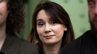 French govt warns right-wing TV channel about rebroadcasting expelled pro-Putin pundit