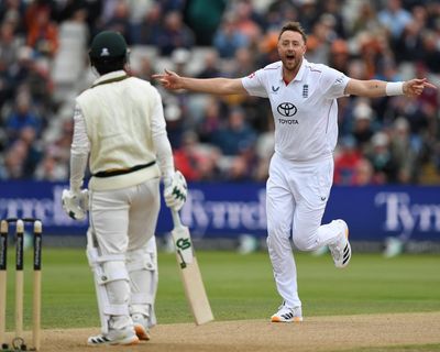 Ollie Robinson’s feats against Pakistan have yet to convince England’s old guard