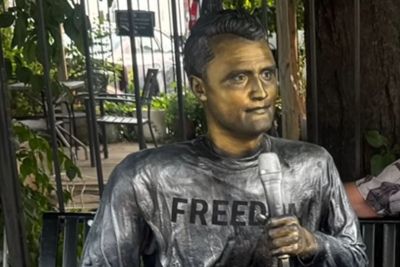 100K Charlie Kirk Statue Sparks Times Square Shoving Match Before Van Disappears With It