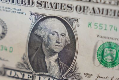 Dollar holds gains, yen slips as Mideast energy shock deepens