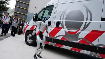 Japanese company unveils 'robot ambulance' for on-site humanoid repairs