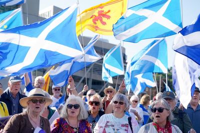 Independent Scotland in EU would make Scots £3,000 a year richer, claims SNP