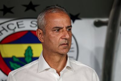 Fenerbahce coach stuns players by resigning after Champions League draw