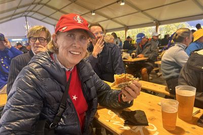 Mushy, but in a good way: golf fans enjoy Dutch snacks at the Solheim Cup
