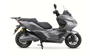 This ‘125cc’ Electric Scooter Makes 30 Horsepower And Goes 87 Miles Per Hour