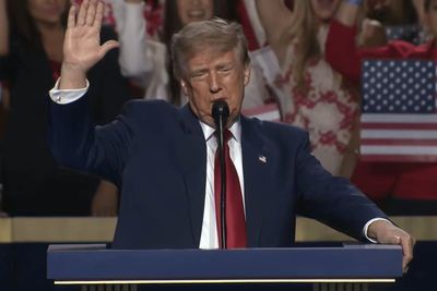 Trump Leads Bizarre Loyalty Pledge as Thousands Raise Their Hands and Pledge Allegiance to Him