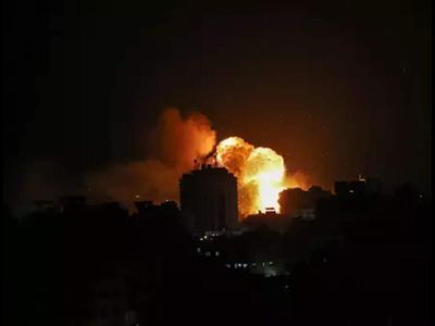 Russian attacks on Kyiv petrol stations kill two, Ukrainian strikes kill three in Russia