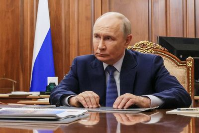 Putin being repeatedly misled over frontline battle in Ukraine, reports claim